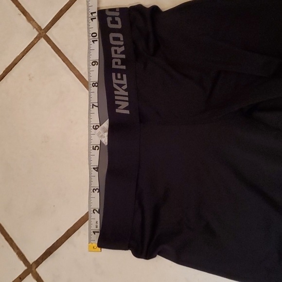 Nike Leggings Pro Combat Dri Fit Capri Size XS Compression Leggings Black - Picture 5 of 10